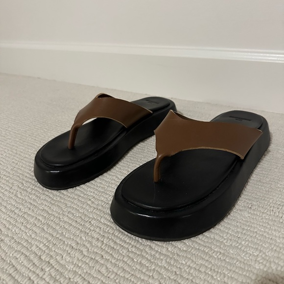 Bali Tailor Ellery Thong Sandal, worn once for a photoshoot - Picture 2 of 6